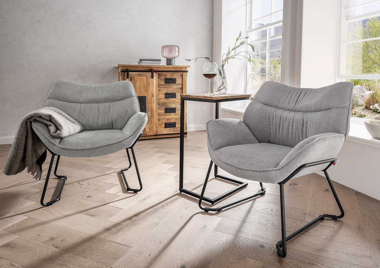 Indoormöbelset Sessel Aliano light grey & Beistelltisch Materos