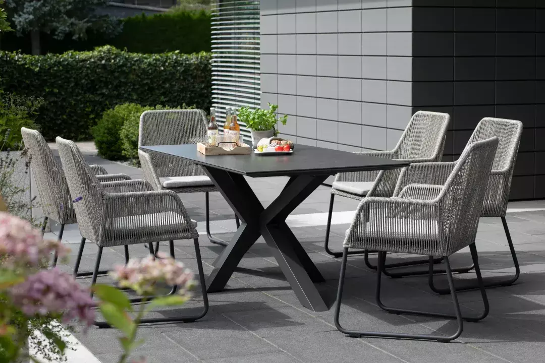 40781_81037_Livingston_Tisch_200x90cm_dark-grey_Adora_Diningsessel_PE_twisted_white-coral _4__72dpi