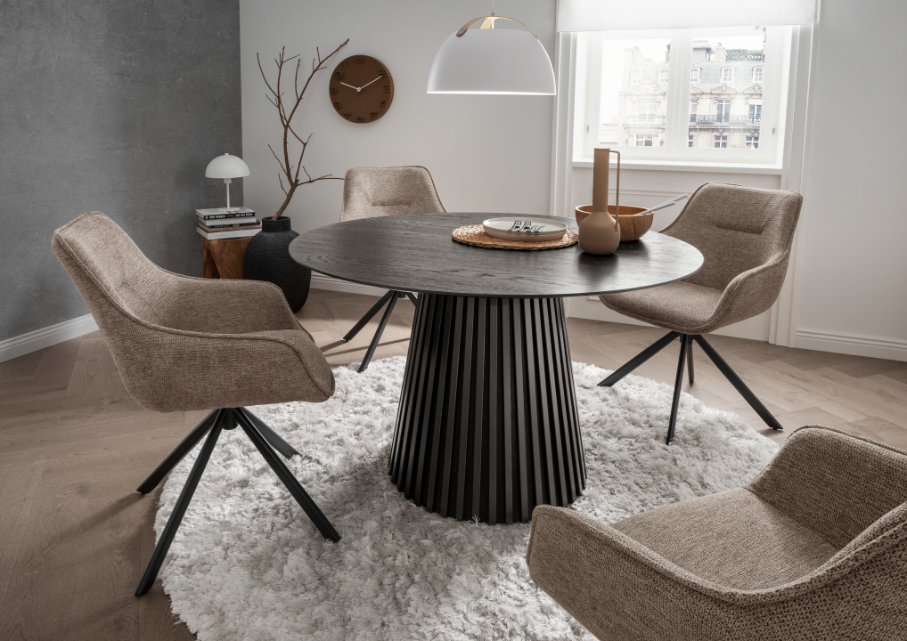 BL63059-S_BL60212_BL62018_Andria_Diningtable_rund_120cm_black-oak_Diningsessel_San_Carlo_light-brown