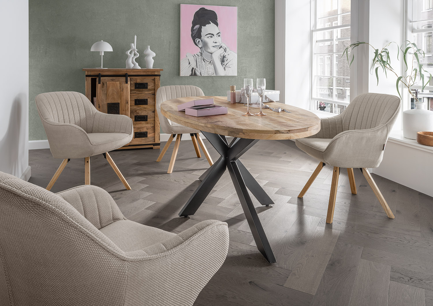 Indoormöbelset Diningsessel Matera beige & Tisch Avola oval Gestell Cross