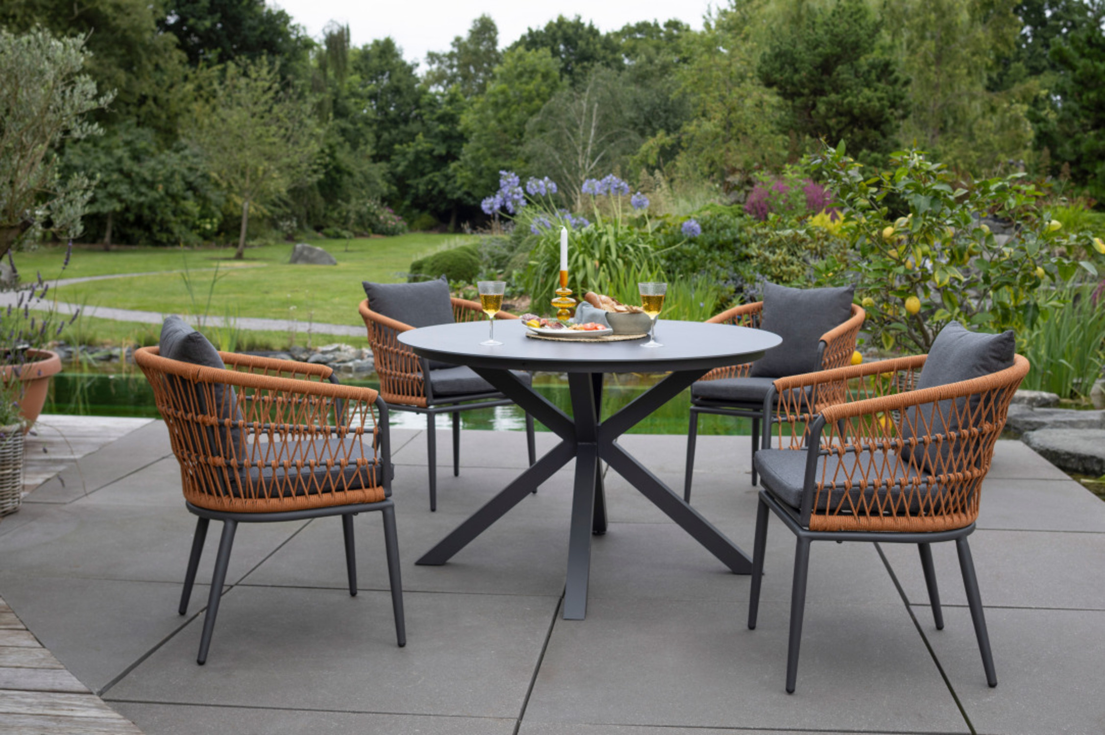 40860_40777_Genua_Diningsessel_Rope_7mm_rund_terracotta_Livingston_Tisch_rund_120cm_dark_grey _1_