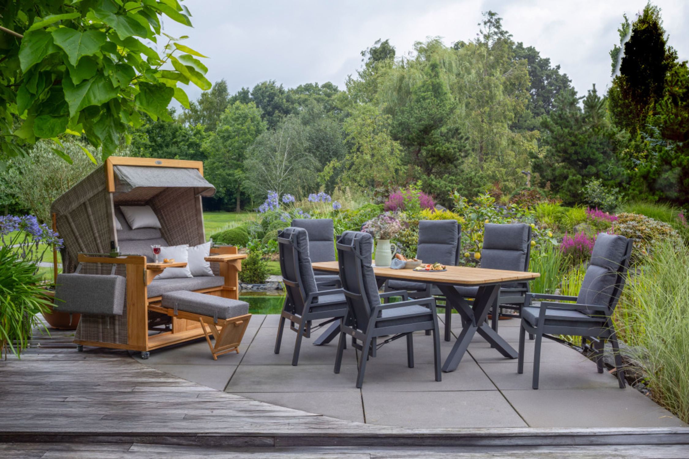 4250008T_69332C_40726-V1_Friesland_Sylt_XL_PE_white_kubu_Des_252_Vernier_Tisch_220x100cm_Montana_Dining_Relaxsessel_Aluminium_Textilene