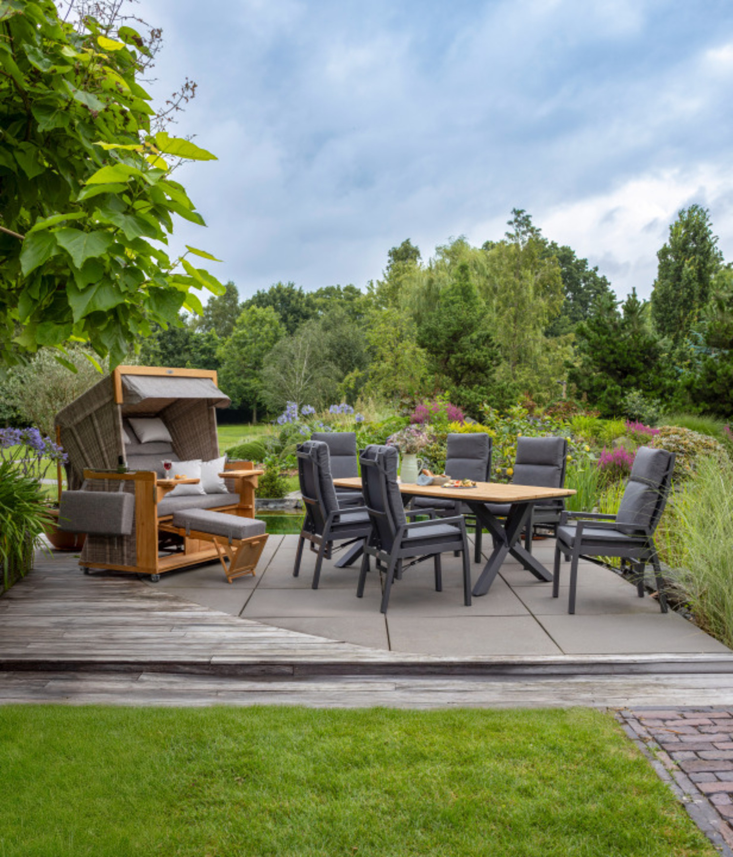 4250008T_69332C_40726-V1_Friesland_Sylt_XL_PE_white_kubu_Des_252_Vernier_Tisch_220x100cm_Montana_Dining_Relaxsessel_Aluminium_Textilene _1_