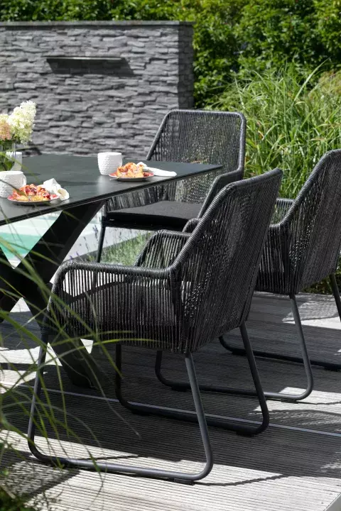 40781_81038_Livingston_Tisch_200x90cm_dark-grey_Adora_Diningsessel_PE_twisted-light-coral _6__72dpi