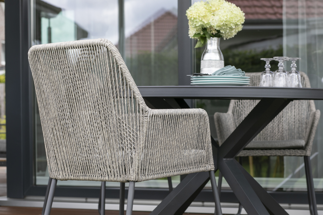 81037_40777_Adora_Diningsessel_twisted_white_coral_Livingston_Tisch_rund_120cm_dark_grey _2_