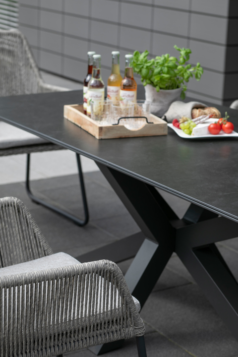 40781_81037_Livingston_Tisch_200x90cm_dark-grey_Adora_Diningsessel_PE_twisted_white-coral _9_